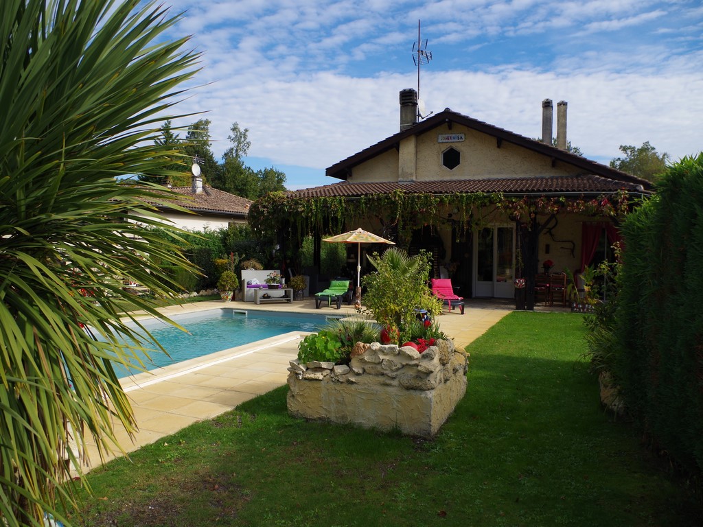 Maison 147m², 4 chambres sur 960m² avec piscine sur CESTAS PIERROTON